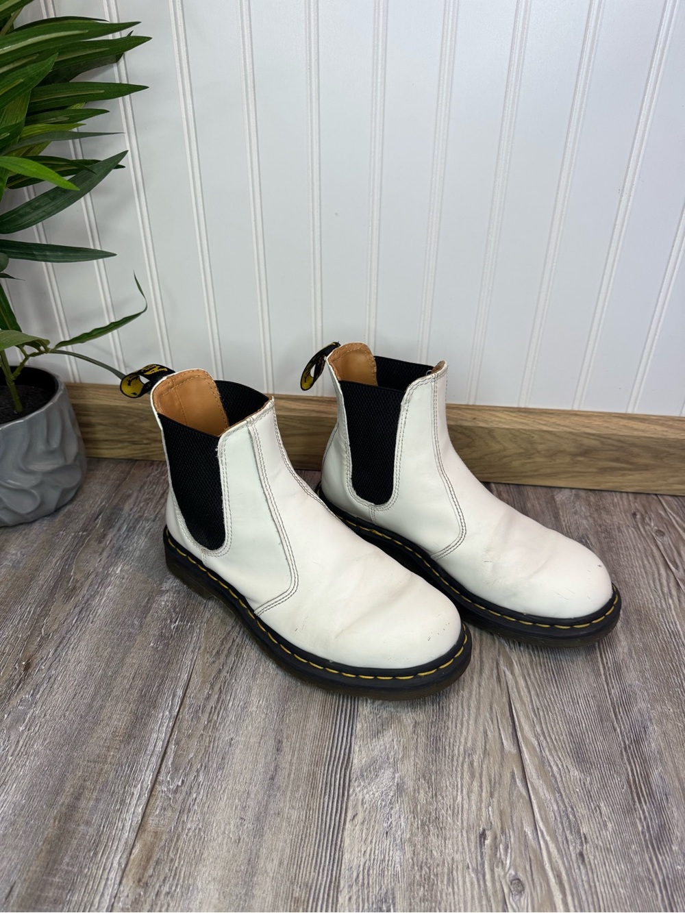 Dr. Martens 2976 White Leather Pull On Chelsea Boots Yellow Stitching Womens 8